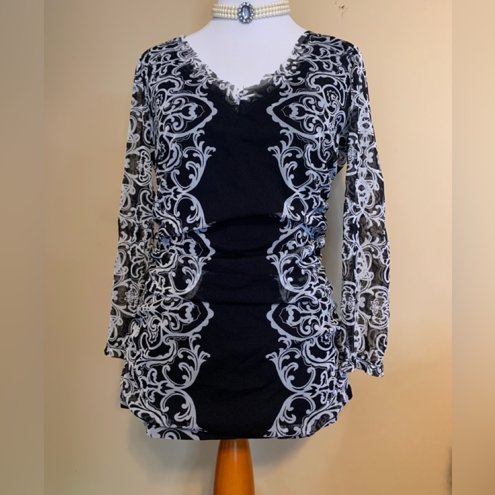 INC ladies 100% nylon black/ white print 3/4 sleeve V neck in size Large NWT